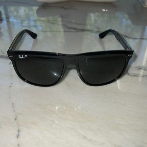 Classic black raybans